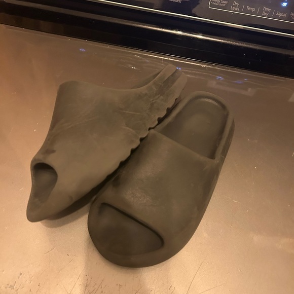 Black Yeezy Slide Sandals - Picture 2 of 3